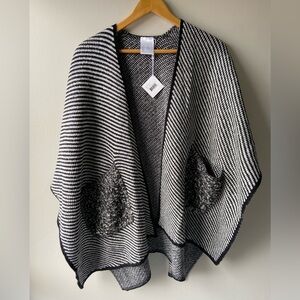 Knit poncho with pockets NWT